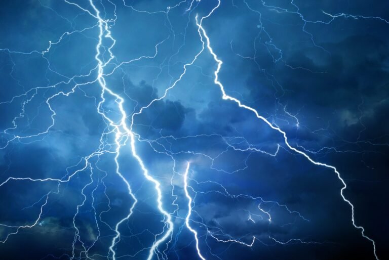 Read more about the article Η πορεία της κακοκαιρίας: Επιμένουν τα έντονα φαινόμενα στη χώρα μας τη Τρίτη – Που θα χρειαστεί ιδιαίτερη προσοχή