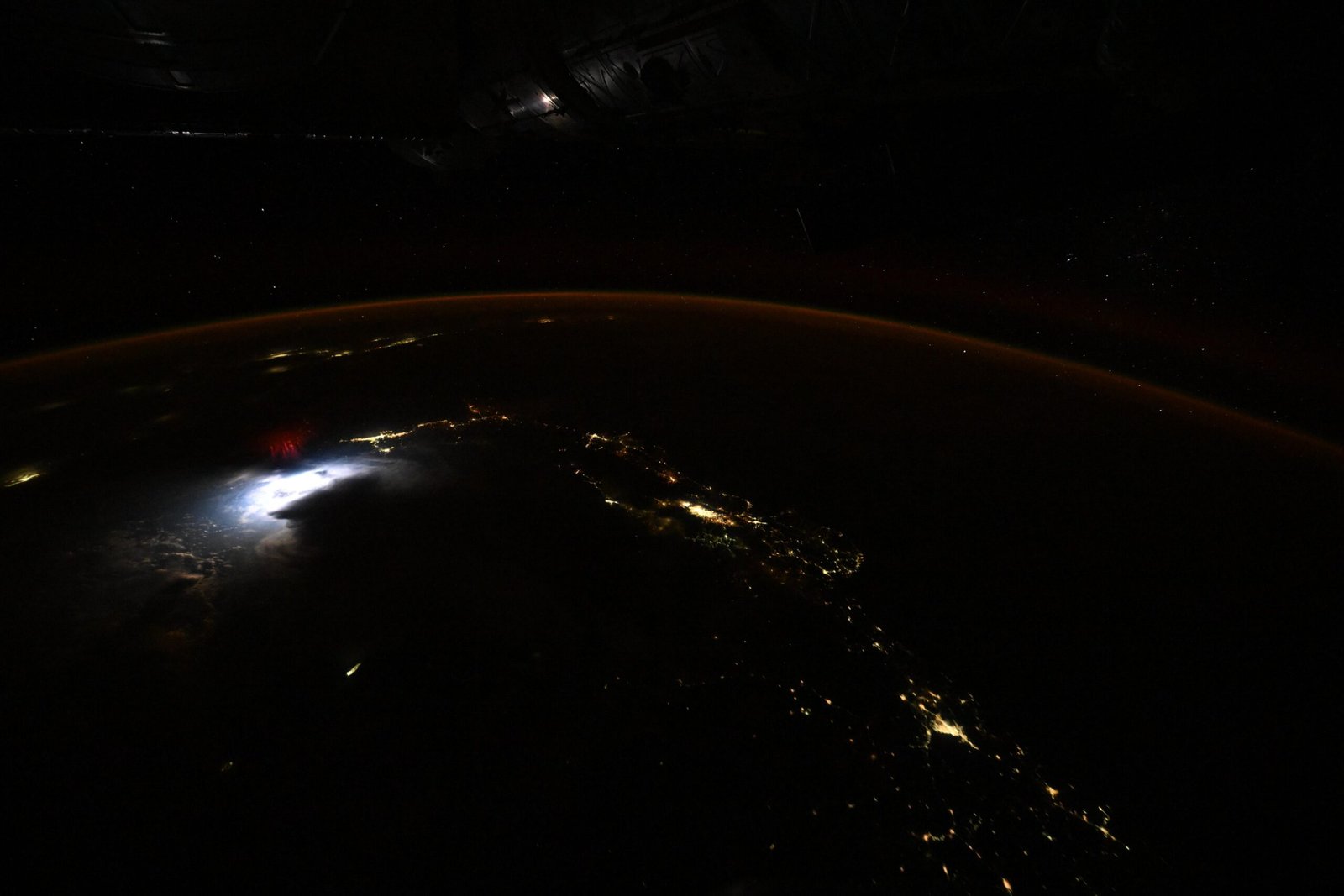 The Rare “Sprite” Phenomenon: NASA Astronaut Captures Mysterious Light Over Panama