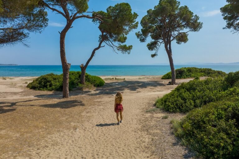 Read more about the article Οι καλύτερες παραλίες για να επισκεφτείς στην Αττική φέτος το καλοκαίρι – Ποιες είναι ιδανικές για παιδιά και για άτομα με ειδικές ανάγκες
