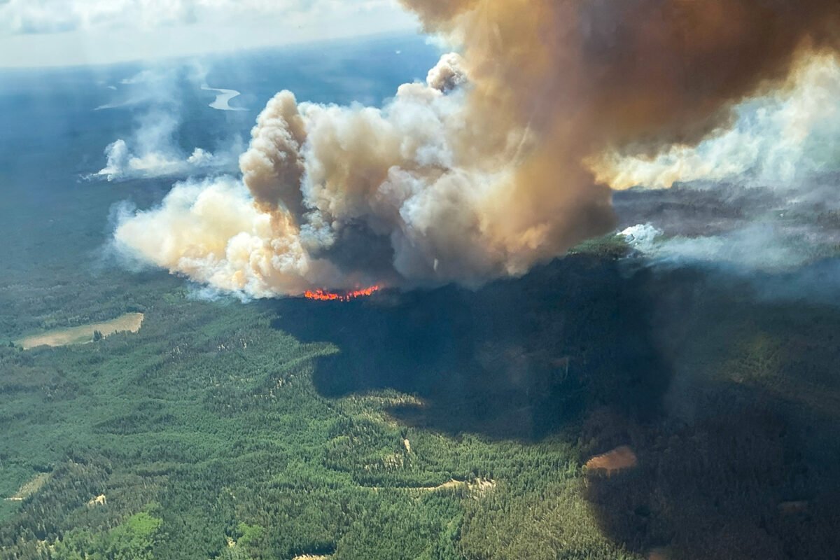 Read more about the article Canada Facing Massive Wildfire Crisis – 100 Fires Out of Control, Thousands Forced to Flee