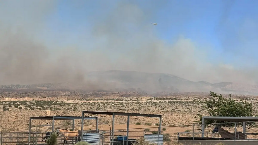 You are currently viewing Ranch Fire explodes to over 1 700 ha (4 200 acres), forces evacuations in San Bernardino County, California
