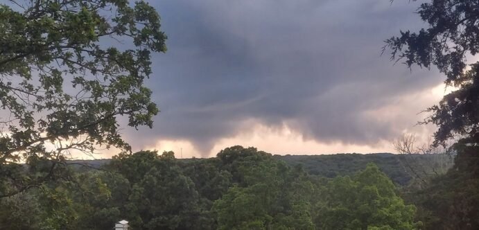 Tornado damages over 50 structures in De Soto, Missouri