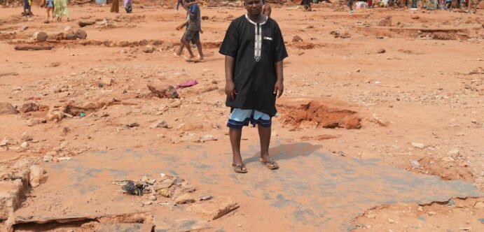 More than 700 believed dead in devastating Nigeria floods