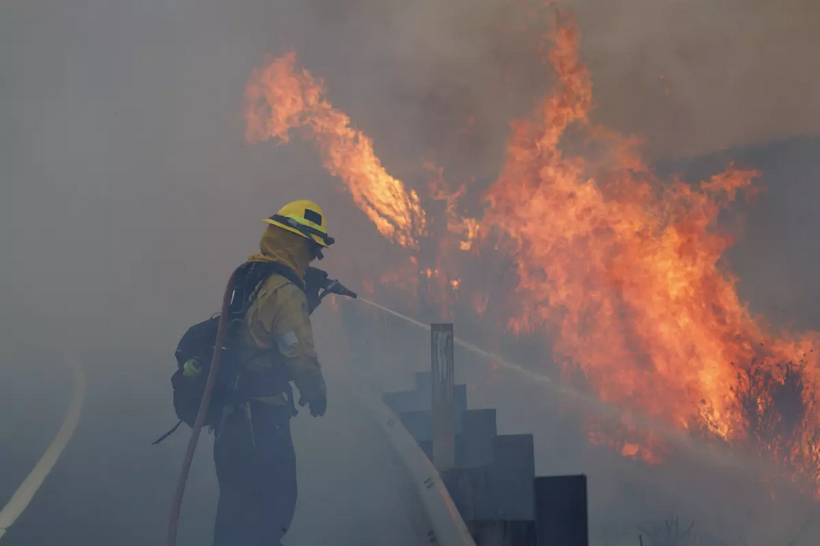 Wolf Fire burns over 470 ha (1 160 acres), forces evacuations in Riverside County, California