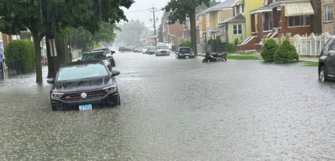 Flash floods hit Chicago after over 150 mm (6 inches) of rain in under 2 hours