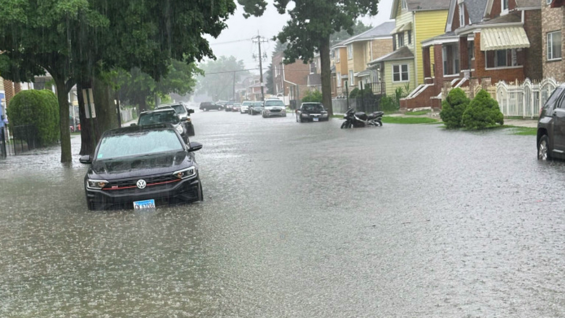 You are currently viewing Flash floods hit Chicago after over 150 mm (6 inches) of rain in under 2 hours