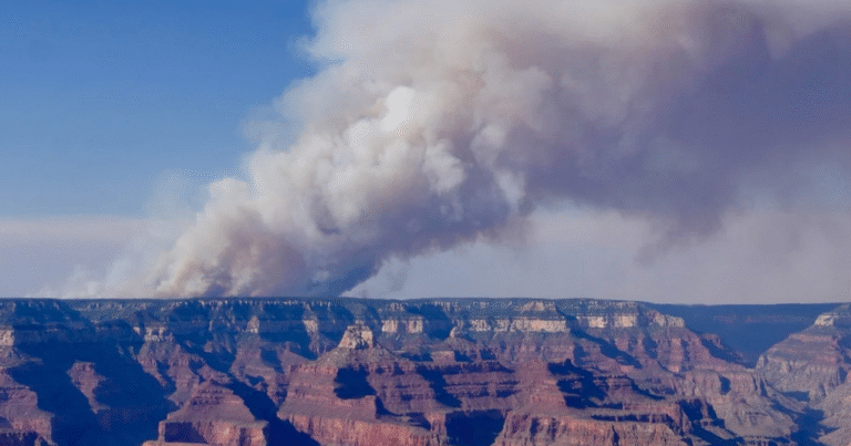 Read more about the article Dragon Bravo Fire destroys Grand Canyon Lodge and 50 to 80 structures, Arizona