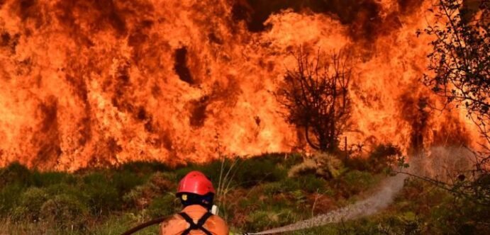 Πνιγμένη στον καπνό η Μαδρίτη: Δασική πυρκαγιά στη Μέντριδα στέλνει τέφρα στην πρωτεύουσα