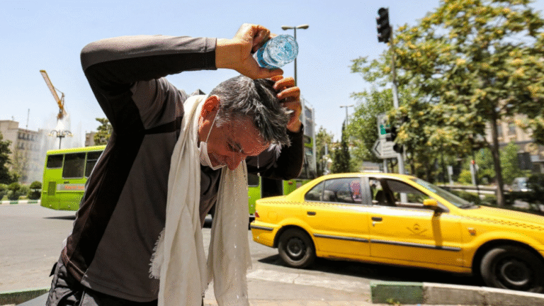 Read more about the article Ιράν: Καύσωνας με θερμοκρασίες 53 βαθμών Κελσίου φέρνει προβλήματα σε υδροδότηση και ηλεκτρισμό