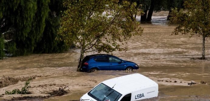 Σφοδρές Πλημμύρες στην Ταραθόνα και την Επαρχία Σαραγόσα στην Ισπανία – Εκατοντάδες Εκκενώσεις και Διακοπές Ρεύματος