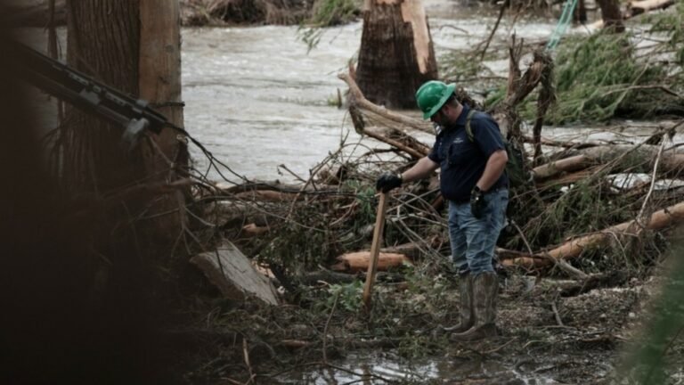 Read more about the article More than 100 confirmed dead in Texas floods as rescue teams search for missing