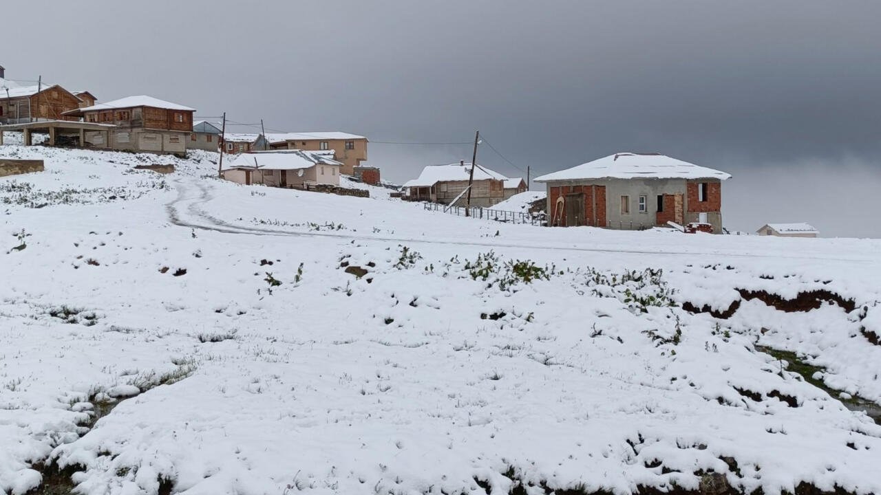 Read more about the article Τουρκία: Σπάνια χιονόπτωση Ιουλίου καλύπτει τις ορεινές περιοχές του Ριζέ και της Τραπεζούντας