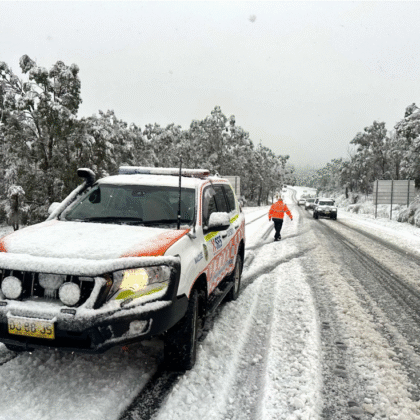 Hundreds of vehicles stranded as rare snowstorm hits New South Wales, Australia