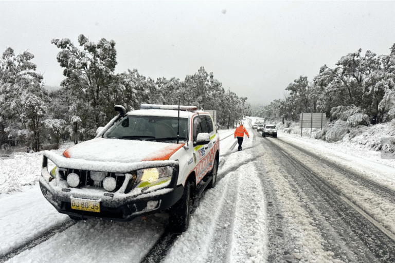 Read more about the article Hundreds of vehicles stranded as rare snowstorm hits New South Wales, Australia