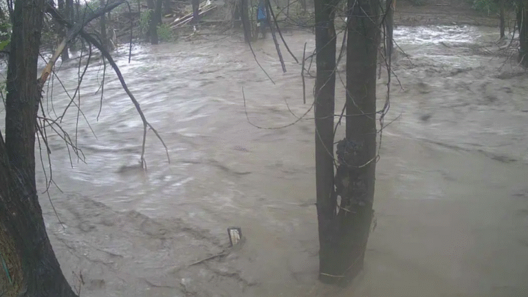 Read more about the article Monsoonal rain triggers flash floods at burn scars in Ruidoso, New  Mexico