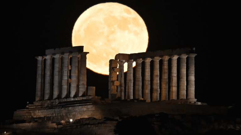 Read more about the article Αυγουστιάτικη Πανσέληνος 2025: Μια νύχτα μαγείας, ουρανού και πολιτισμού απόψε στην Ελλάδα