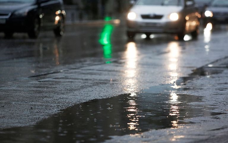 You are currently viewing Τοπικά ισχυρές βροχές και καταιγίδες τις πρώτες μέρες της νέας εβδομάδας – Που αναμένονται τα εντονότερα φαινόμενα