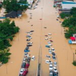 Σφοδρές πλημμύρες στη Νοτιοανατολική Ασία: Εκκενώσεις, νεκροί και πρωτοφανείς καταστροφές στη Ταϊλάνδη