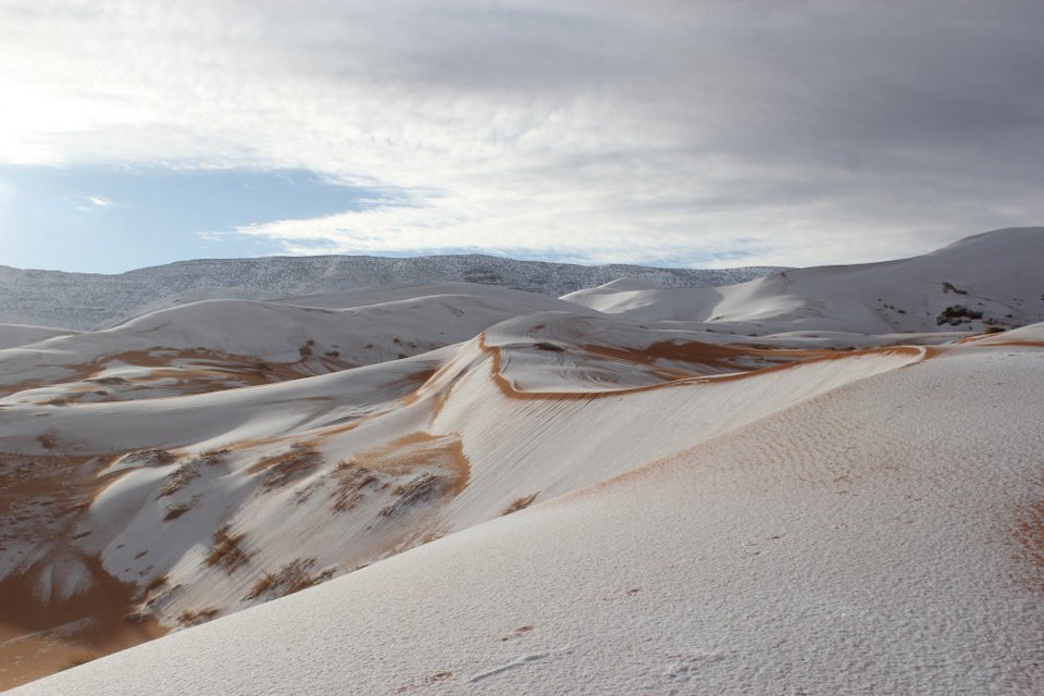 You are currently viewing Στα «λευκά» η έρημος Χέιλ στη βόρεια Σαουδική Αραβία από σφοδρή χαλαζόπτωση
