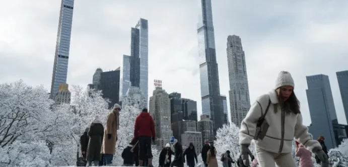 Χιόνια στη Νέα Υόρκη: Το Central Park ντύθηκε στα λευκά και μάγεψε κατοίκους και επισκέπτες