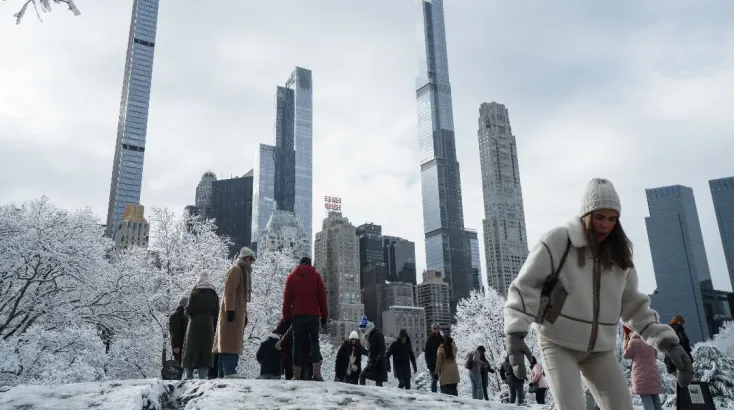 Read more about the article Χιόνια στη Νέα Υόρκη: Το Central Park ντύθηκε στα λευκά και μάγεψε κατοίκους και επισκέπτες