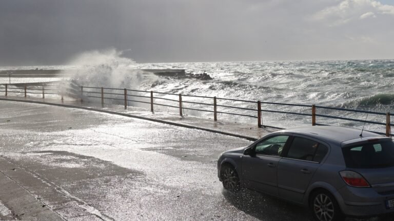 Read more about the article Επικίνδυνο βαρομετρικό χαμηλό φέρνει θυελλώδεις ανέμους, ισχυρές καταιγίδες και πυκνές χιονοπτώσεις – Τι δείχνουν τα τελευταία στοιχεία