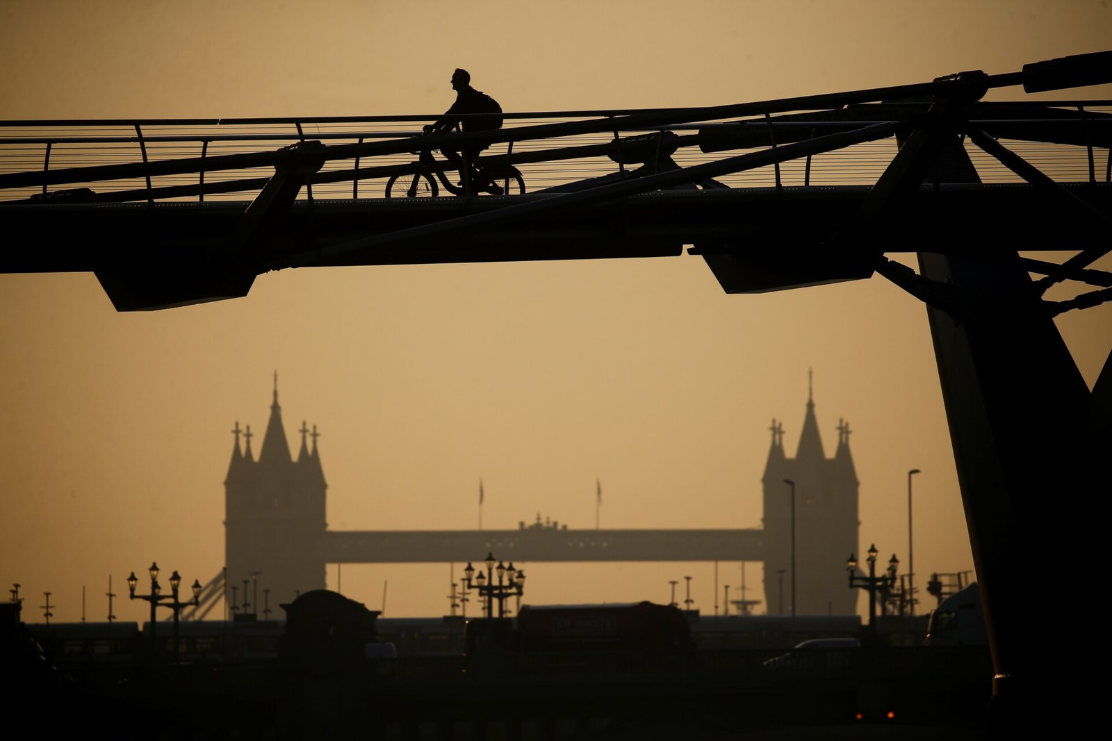 Read more about the article Η πιο ζεστή και ηλιόλουστη χρονιά που έχει καταγραφεί στη Βρετανία ήταν το 2025