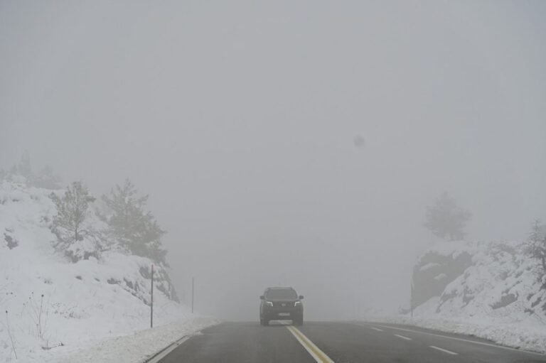 Read more about the article Ισχυρή κακοκαιρία φέρνει βροχές, καταιγίδες αλλά και πυκνές χιονοπτώσεις – Σε κόκκινο συναγερμό περιοχές της χώρας για ισχυρά φαινόμενα