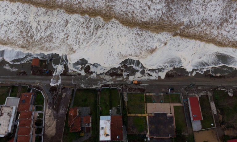 Read more about the article Στο επίκεντρο της κακοκαιρίας ο Αγιόκαμπος στη Λάρισα – Ο χείμαρρος προκάλεσε μεγάλες καταστροφές (Φωτογραφίες και Βίντεο)