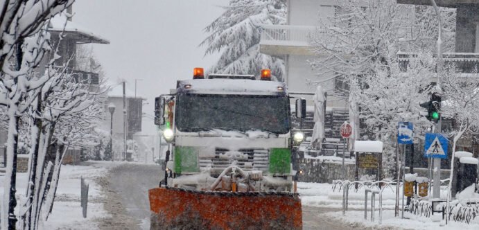 Παραμένει ο άστατος καιρός στη χώρα μας τη Δευτέρα – Που θα χιονίσει έως τα πεδινά και πότε αναμένεται βελτίωση