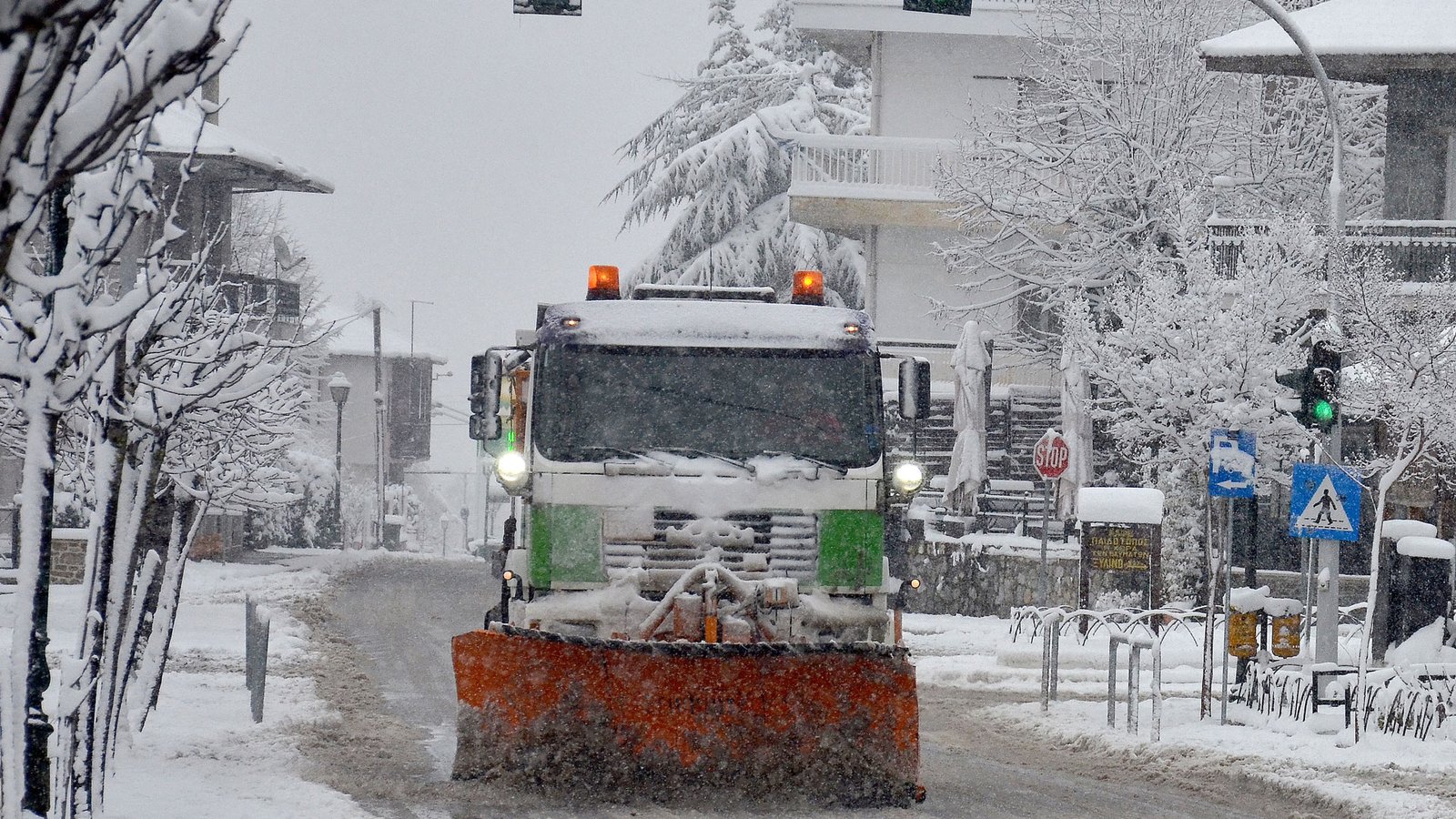 Read more about the article Παραμένει ο άστατος καιρός στη χώρα μας τη Δευτέρα – Που θα χιονίσει έως τα πεδινά και πότε αναμένεται βελτίωση