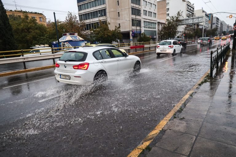 You are currently viewing Σημαντική κακοκαιρία στη χώρα μας τη Τρίτη – Καταιγίδες, πτώση της θερμοκρασίας και θυελλώδεις άνεμοι