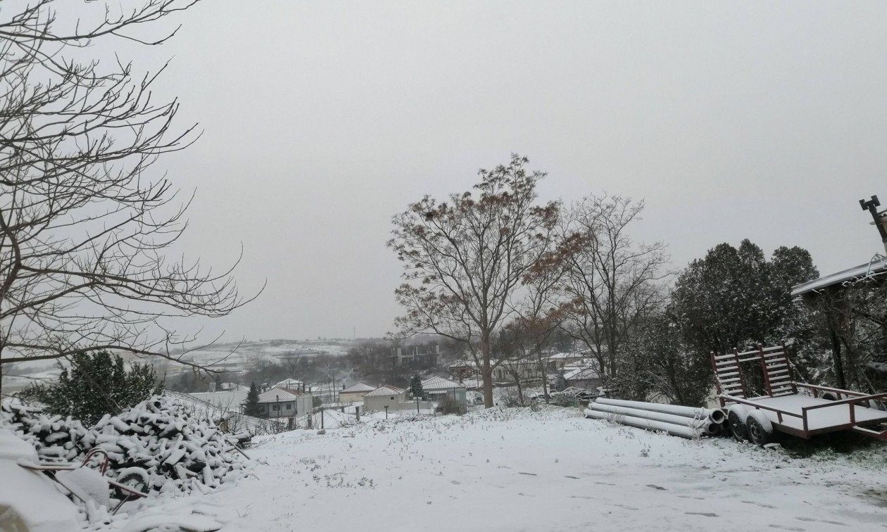 You are currently viewing Στα λευκά ντύθηκαν πολλές περιοχές στη Θράκη – Το χιόνι έφτασε μέχρι και τα πεδινά