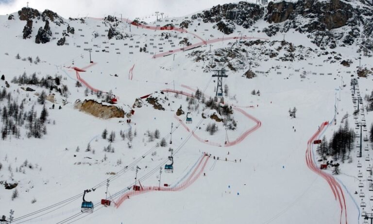 Read more about the article Ρεκόρ θανάτων στις Άλπεις – Σε κατάσταση «κόκκινου συναγερμού» για χιονοστιβάδες