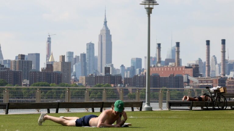 Read more about the article ΗΠΑ: Κύμα καύσωνα πλήττει τις δυτικές πολιτείες με ιστορικά ρεκόρ θερμοκρασίας