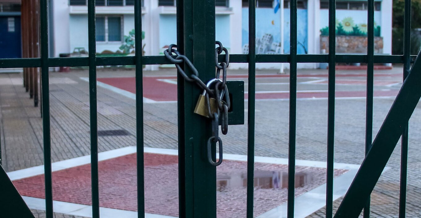 You are currently viewing Κακοκαιρία ”Erminio”: Κλειστά τα σχολεία όλων των βαθμίδων σε Κυκλάδες και Δωδεκάνησα