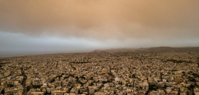 Προσεχώς… Φθινόπωρο τις επόμενες ημέρες – Νοτιάδες, σκόνη και λασποβροχές θα συνθέτουν το σκηνικό του καιρού