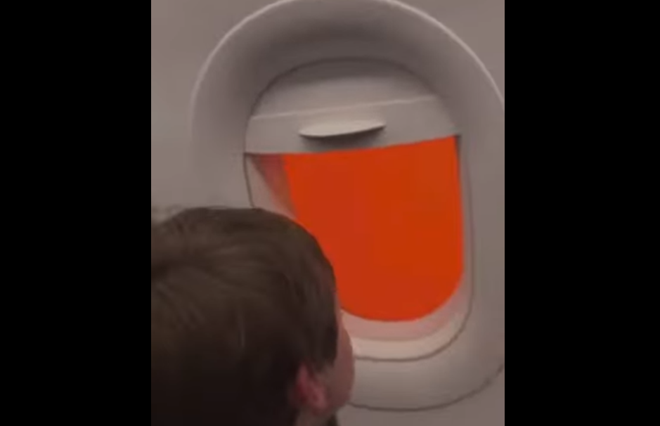 Read more about the article Απίστευτο Βίντεο: Αεροπλάνο περνάει μέσα από το πυκνό νέφος σκόνης πάνω απο την Κρήτη – Ανήσυχοι οι επιβάτες