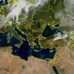 Στις ακτές της βόρειας Αφρικής έφτασε ο καπνός από τις πυρκαγιές σε δυτική Αττική και Βοιωτία – Εικόνα δορυφόρου
