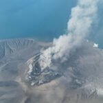 Ηφαίστειο Άνακ Κρακατόα: Πάνω από 270.000 επιβάτες εγκλωβισμένοι – Χιλιάδες πτήσεις επηρεάστηκαν