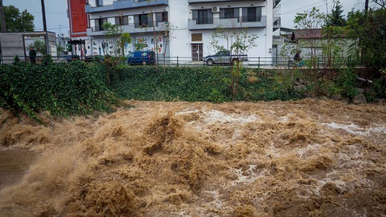 You are currently viewing Σφοδρή κακοκαιρία στην Εύβοια: 295 χιλιοστά βροχής στη Στενή – Διαδοχικά μηνύματα από το 112, υπερχείλισε ο Κηρέας