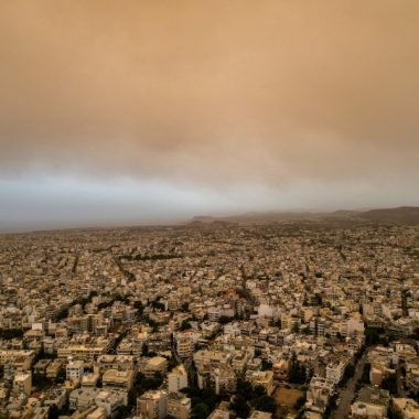 Προσεχώς… Φθινόπωρο τις επόμενες ημέρες – Νοτιάδες, σκόνη και λασποβροχές θα συνθέτουν το σκηνικό του καιρού