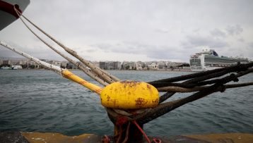 Απαγορευτικό απόπλου μέχρι νεοτέρας στα λιμάνια της Αττικής – Η εικόνα για Πειραιά, Ραφήνα και Λαύριο