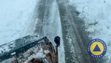 Έντονη χιονόπτωση στη Βασιλίτσα – Σε εξέλιξη ο αποχιονισμός από την Πολιτική Προστασία της Περιφέρειας Ηπείρου (Live εικόνα)