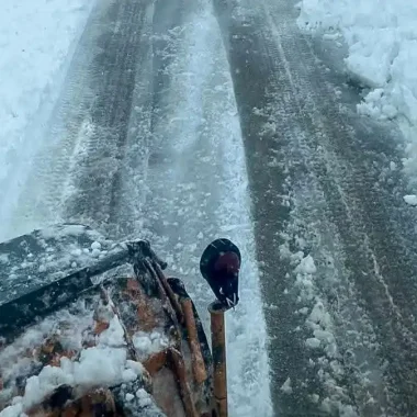 Έντονη χιονόπτωση στη Βασιλίτσα – Σε εξέλιξη ο αποχιονισμός από την Πολιτική Προστασία της Περιφέρειας Ηπείρου (Live εικόνα)