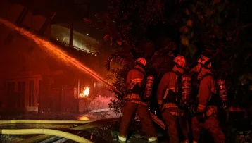 Το Λος Άντζελες αντιμετωπίζει την μεγαλύτερη πυρκαγιά στην ιστορία του – Σοκάρουν οι εικόνες ”πριν και μετά”
