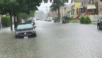 Flash floods hit Chicago after over 150 mm (6 inches) of rain in under 2 hours