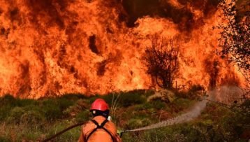 Πνιγμένη στον καπνό η Μαδρίτη: Δασική πυρκαγιά στη Μέντριδα στέλνει τέφρα στην πρωτεύουσα