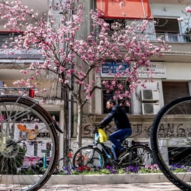 Ανοιξιάτικο το ξεκίνημα της νέας εβδομάδας – Σενάρια για φθινοπωρινή μεταβολή στη συνέχεια