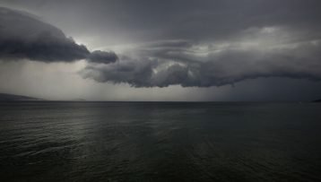 Διαδοχικές κακοκαιρίες θα διατηρήσουν τον άστατο καιρό και τη νέα εβδομάδα – Τι δείχνουν τα στοιχεία